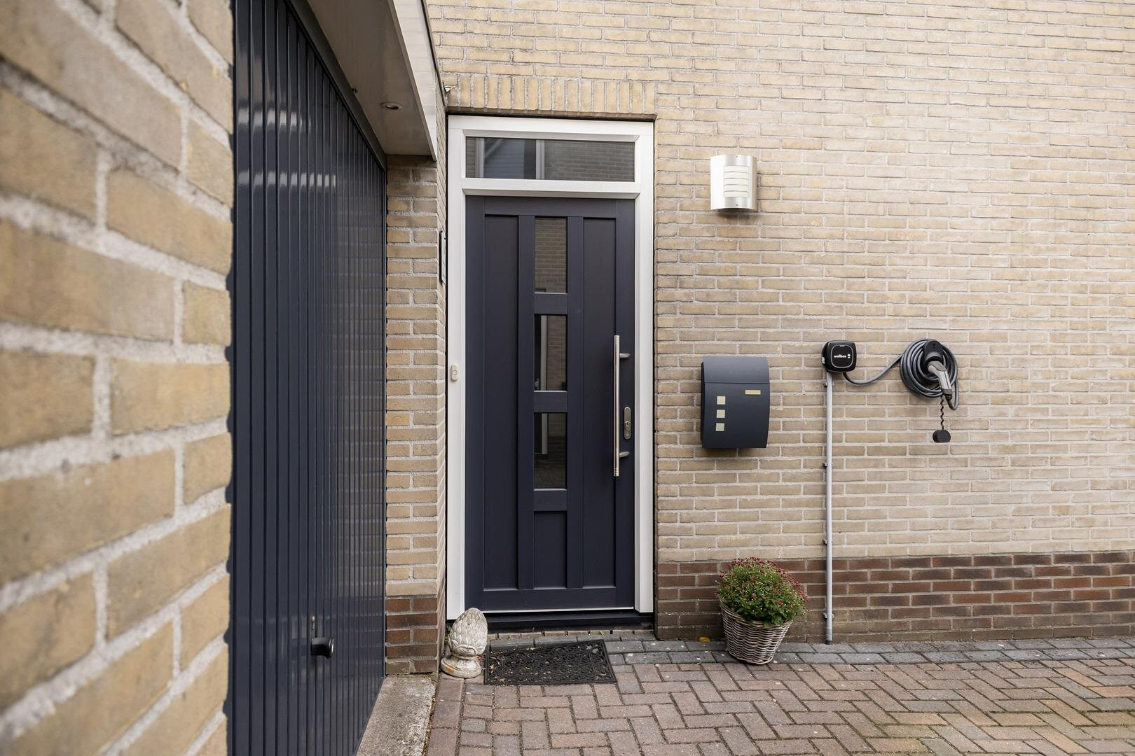 Twee-onder-één-kap te koop: Idzerdastins 84, Leeuwarden