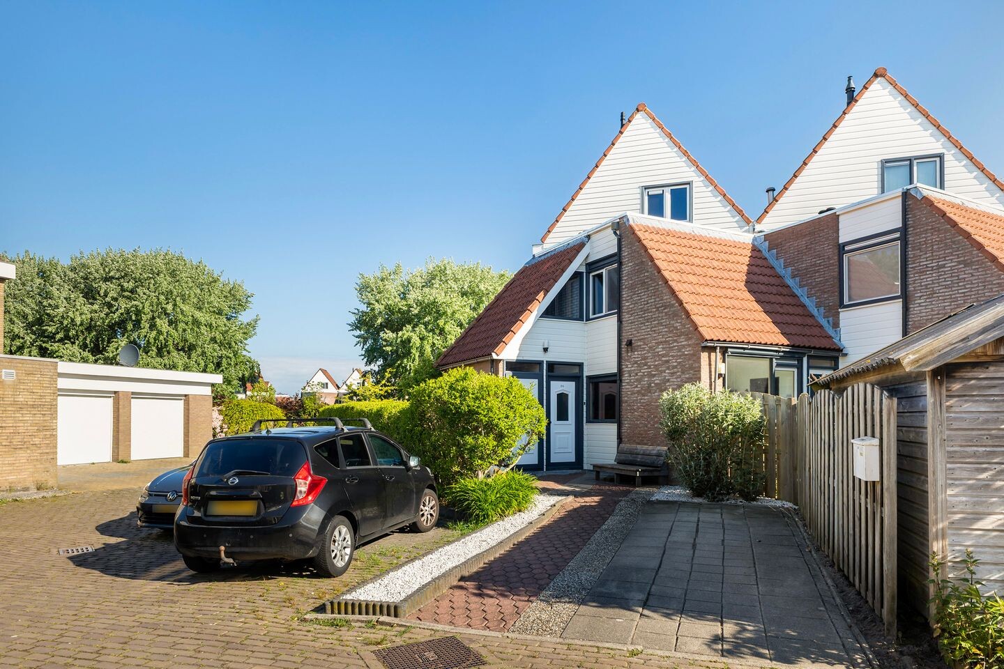 Hoekwoning te koop: Osingastate 25, Leeuwarden