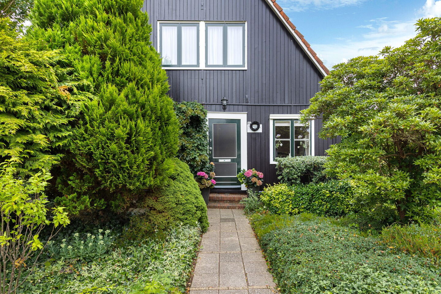 Vrijstaande woning te koop: Julianalaan 31, Leeuwarden