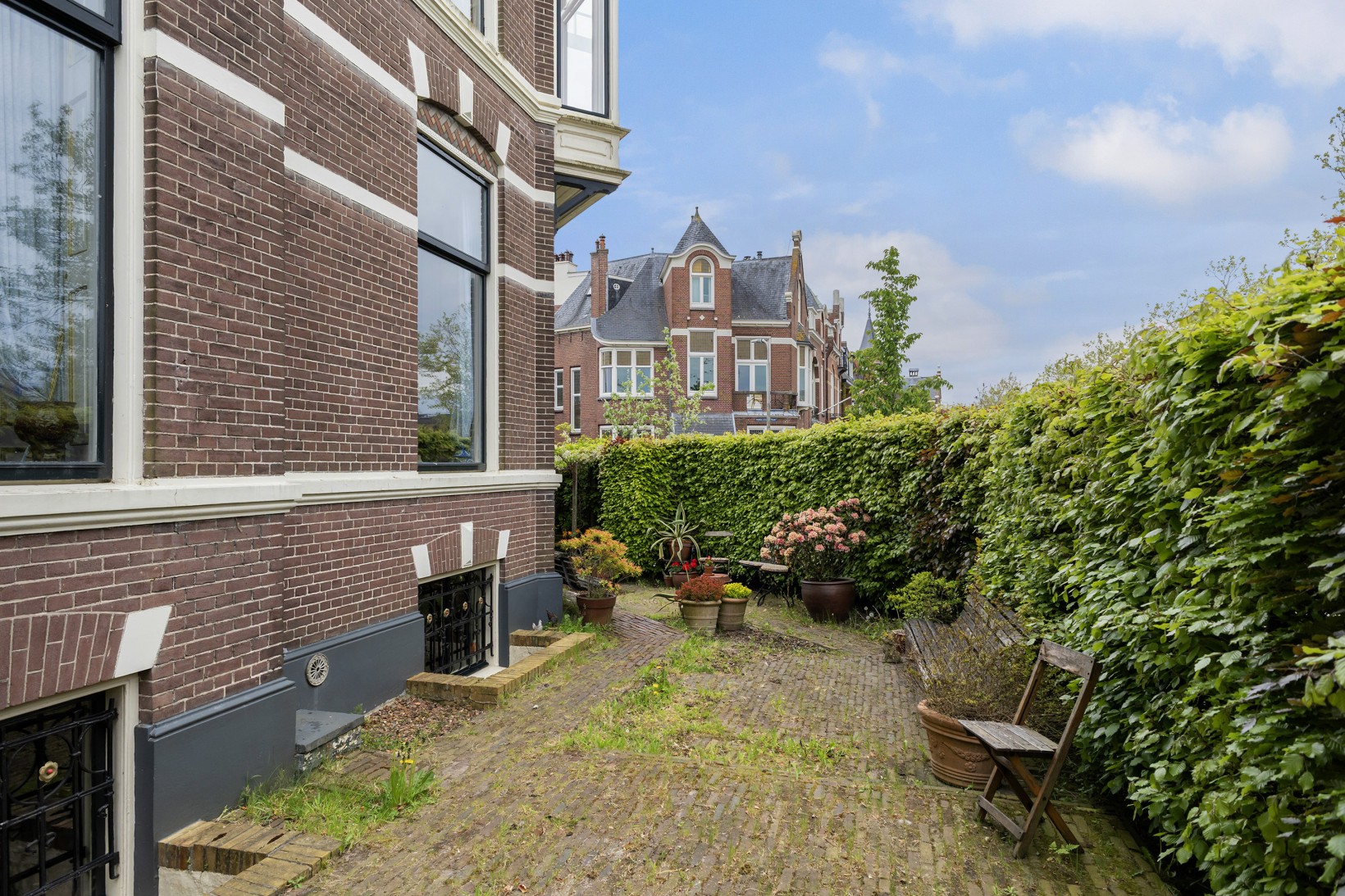Hoekwoning te koop: Emmakade 18, Leeuwarden