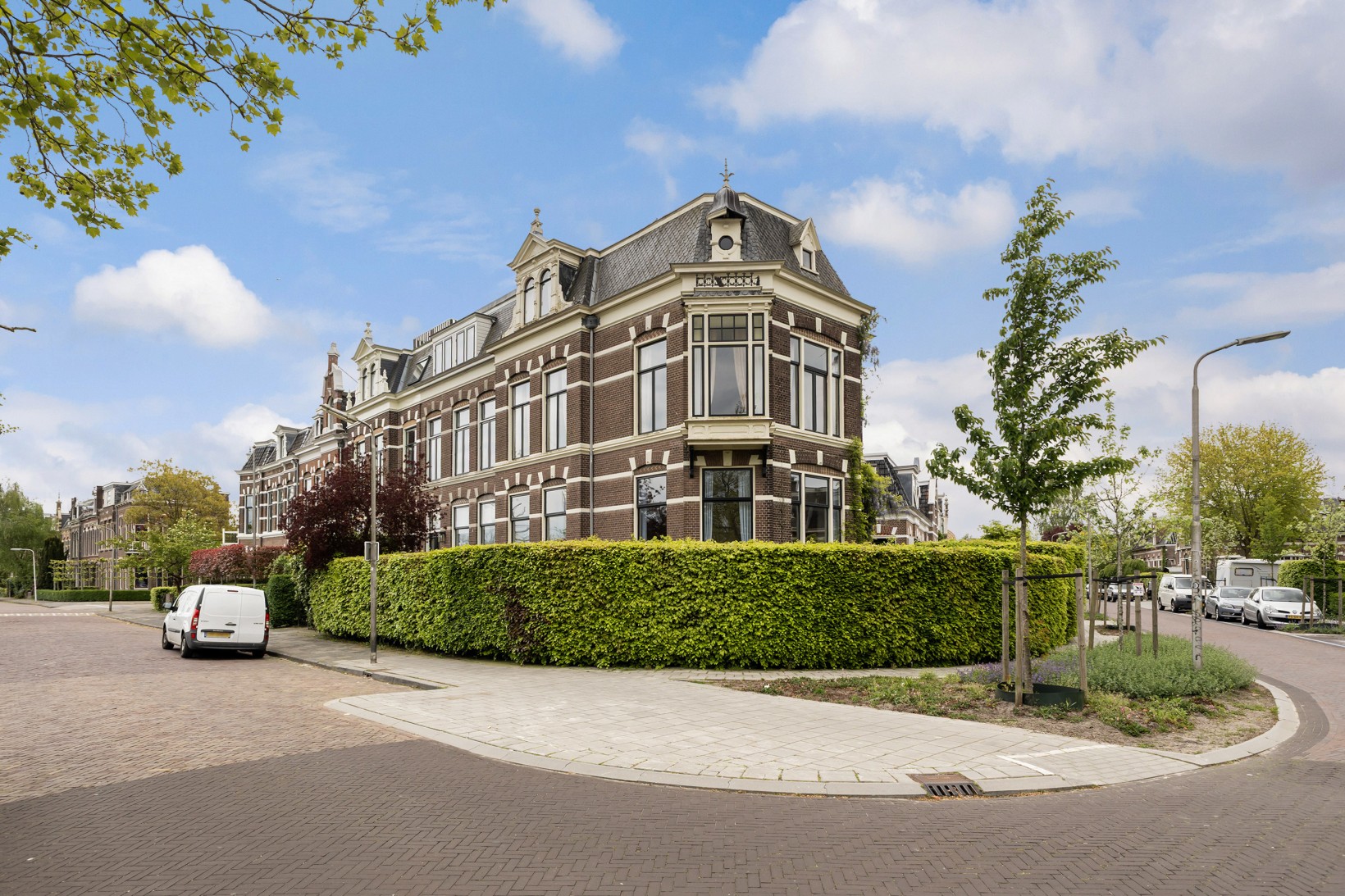 Hoekwoning te koop: Emmakade 18, Leeuwarden