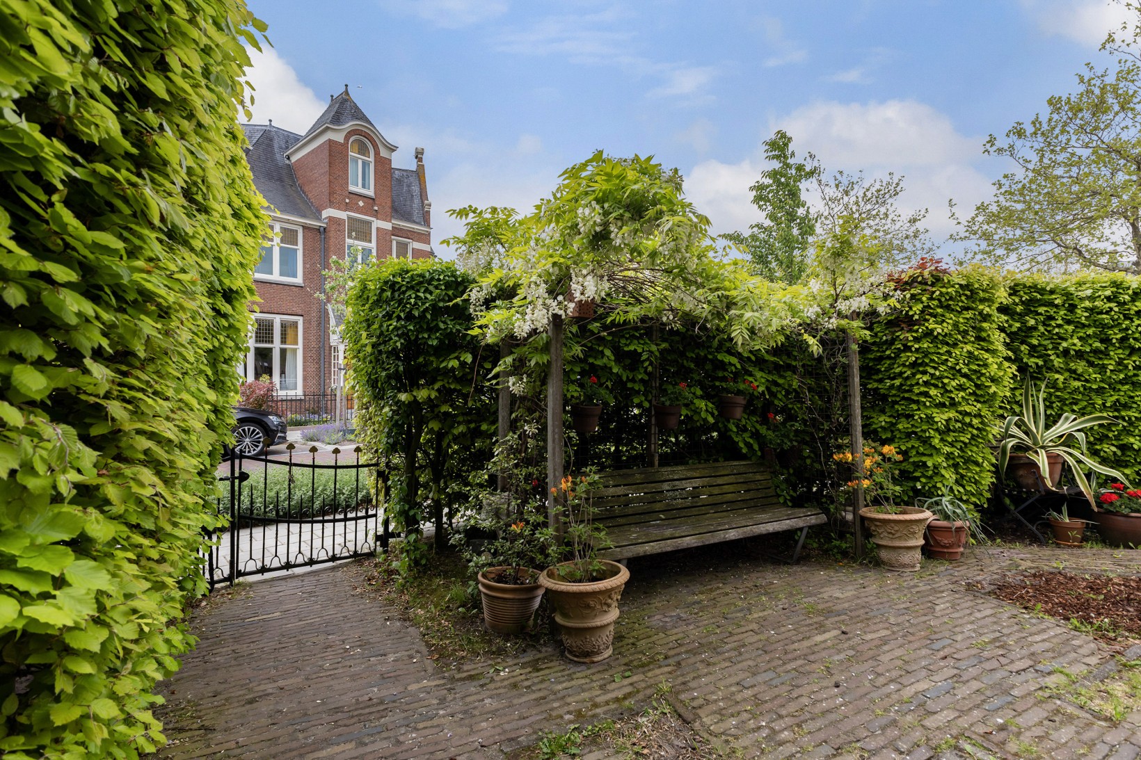 Hoekwoning te koop: Emmakade 18, Leeuwarden