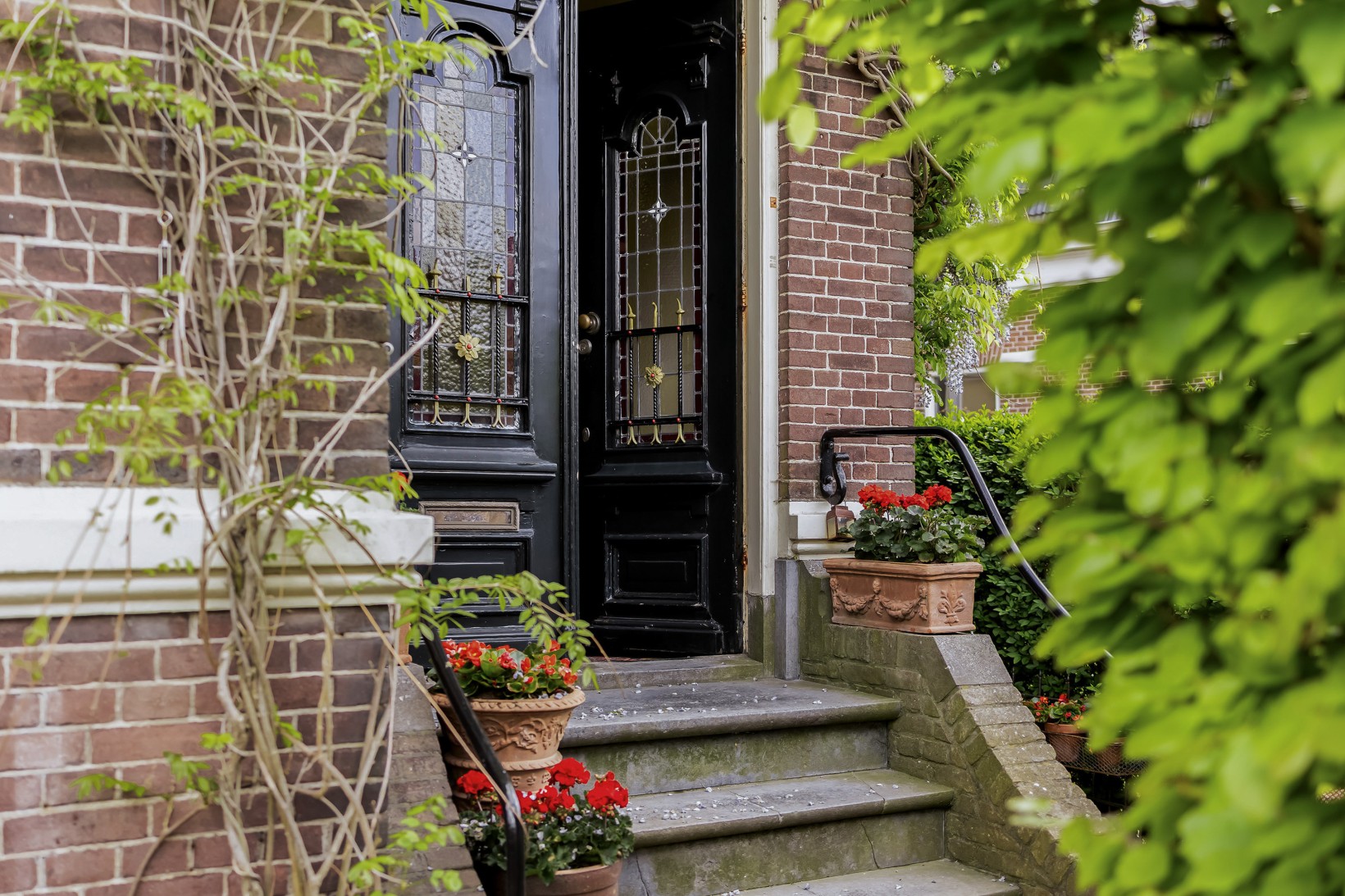 Hoekwoning te koop: Emmakade 18, Leeuwarden