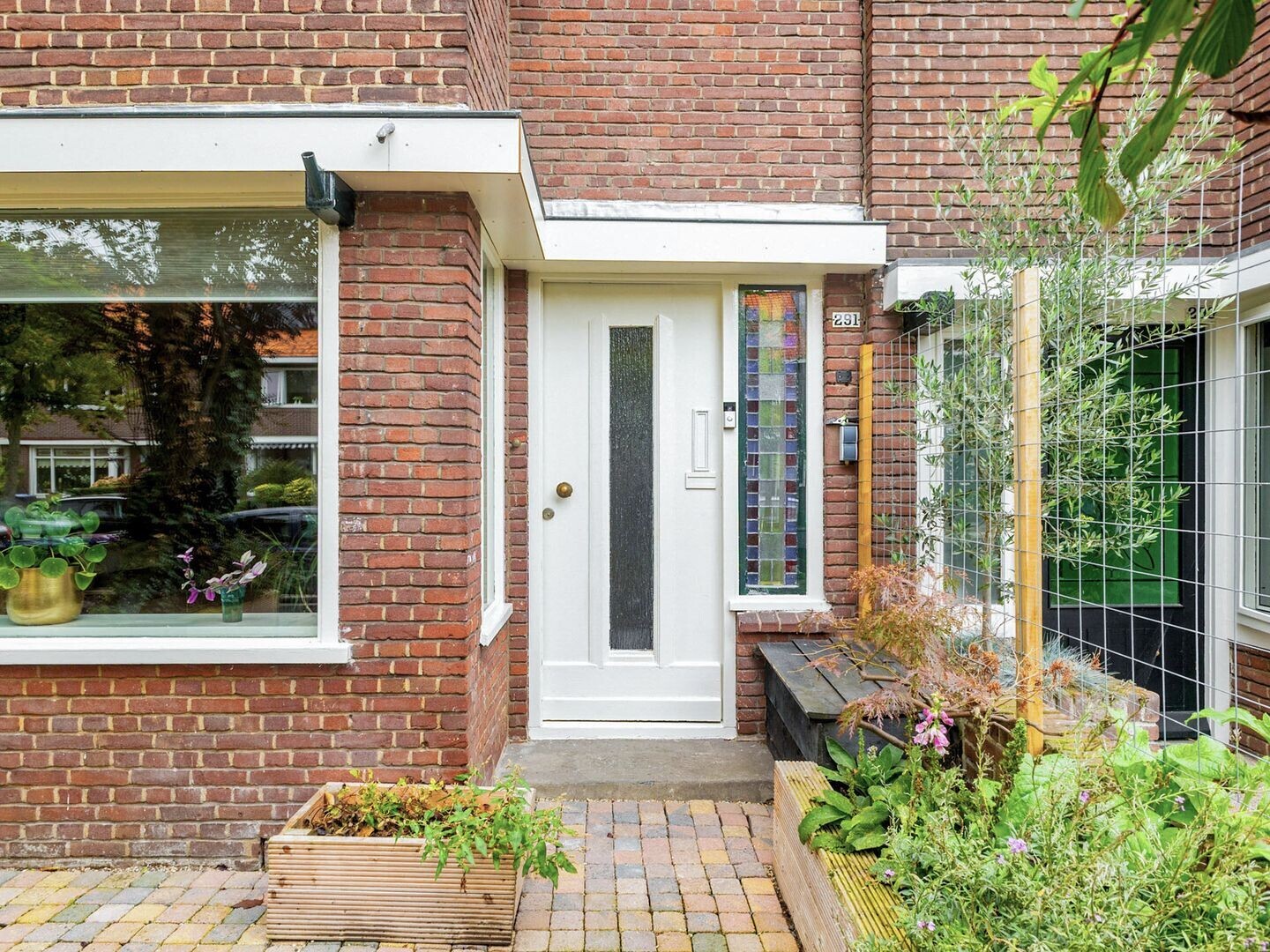 Tussenwoning te koop: ACHTER DE HOVEN 291, Leeuwarden