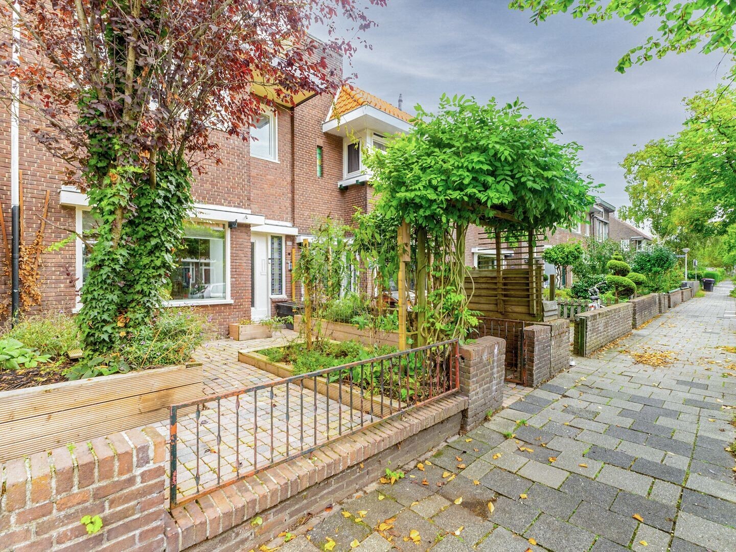 Tussenwoning te koop: ACHTER DE HOVEN 291, Leeuwarden