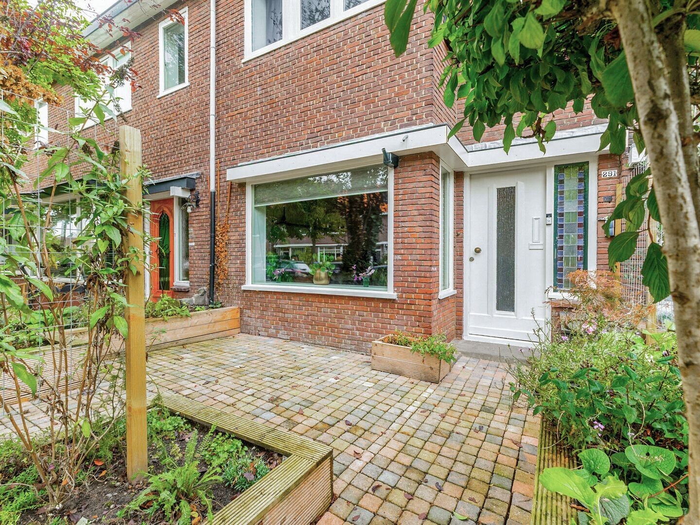 Tussenwoning te koop: ACHTER DE HOVEN 291, Leeuwarden