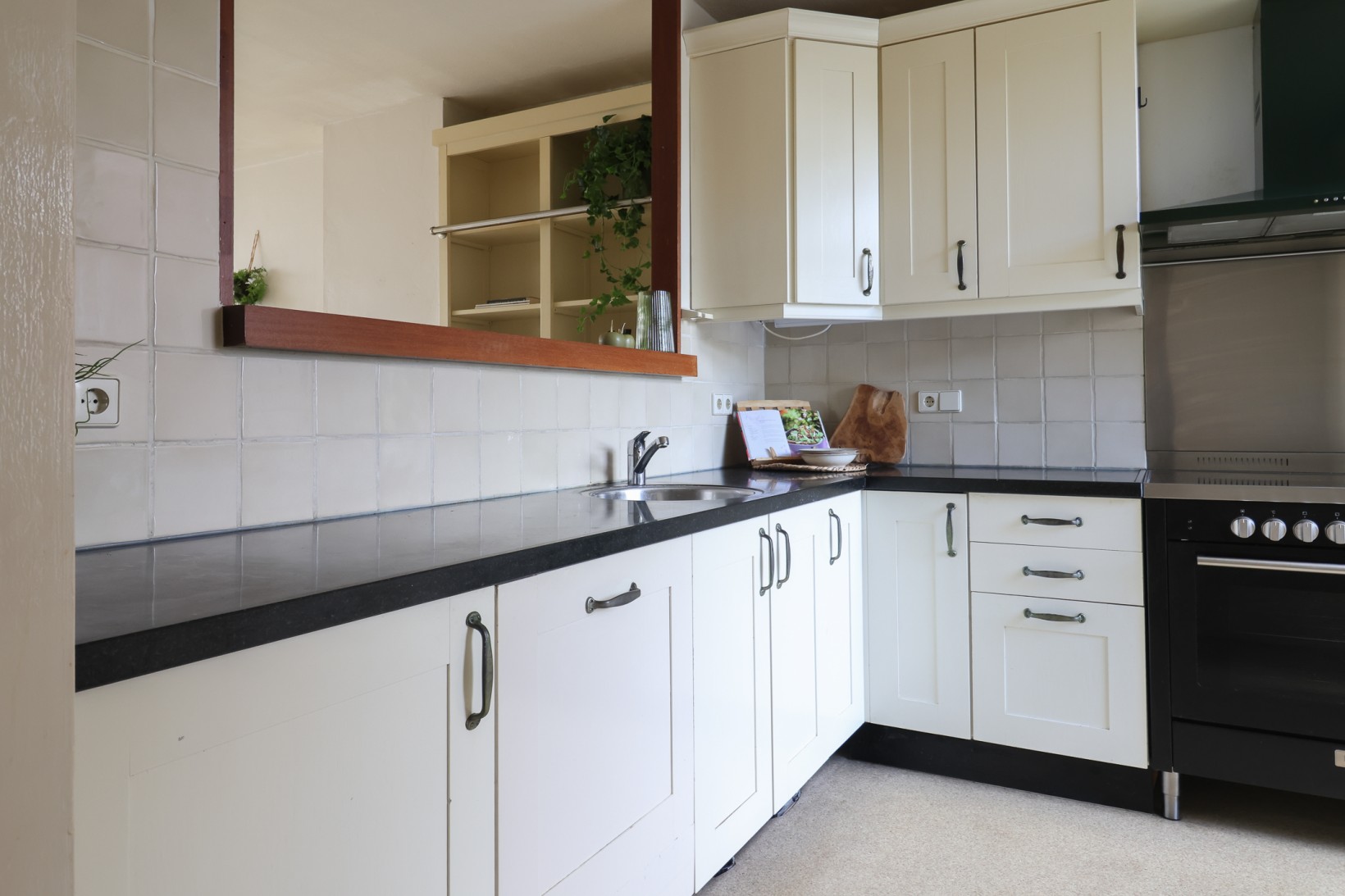 Tussenwoning te koop: Zwenkgras 22, Leeuwarden