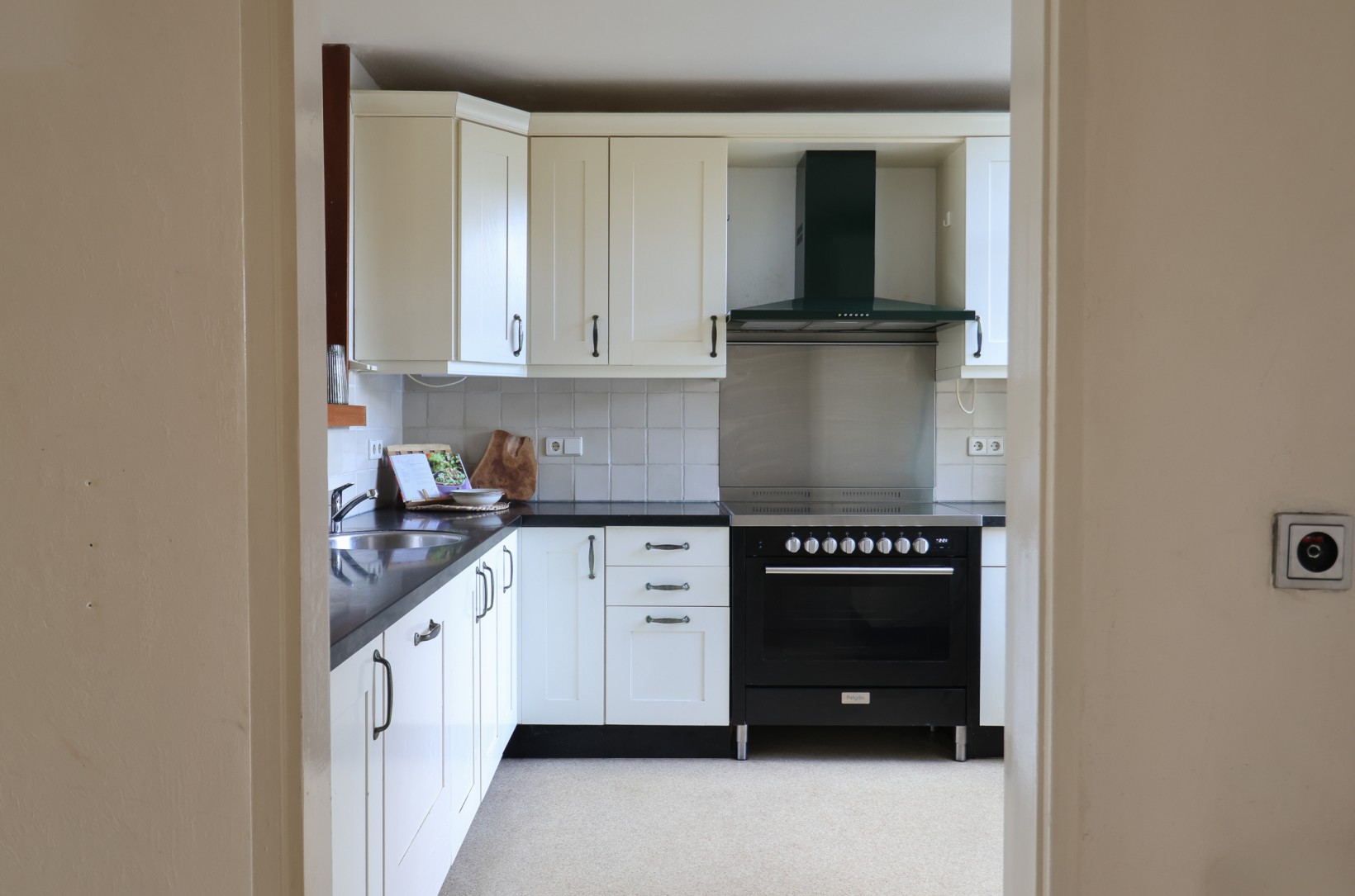 Tussenwoning te koop: Zwenkgras 22, Leeuwarden