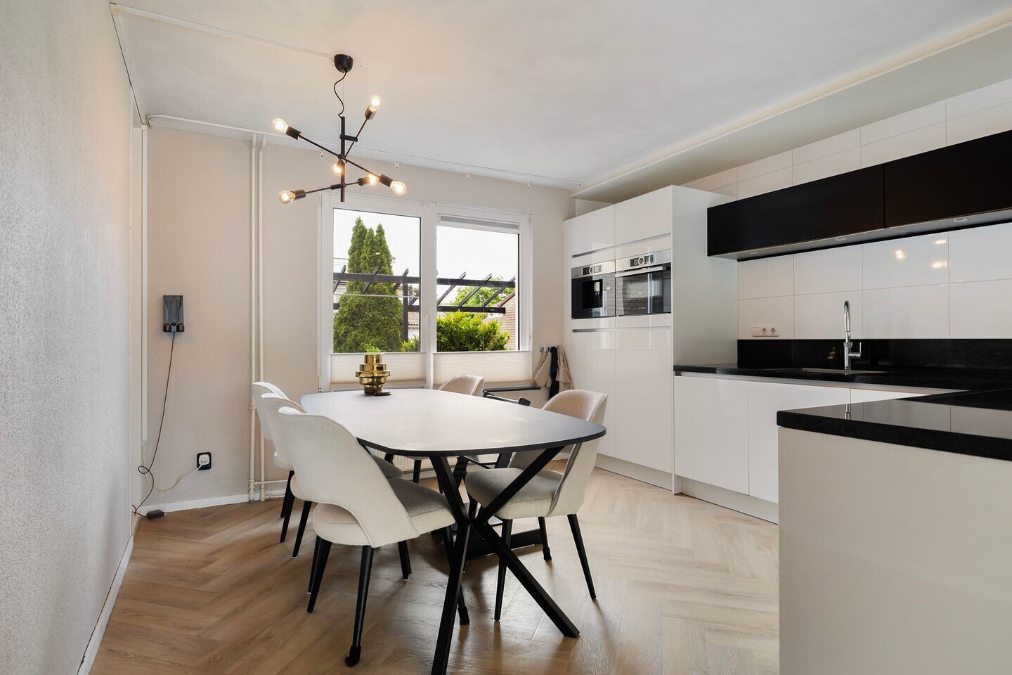 Tussenwoning te koop: Ereprijs 31, Leeuwarden