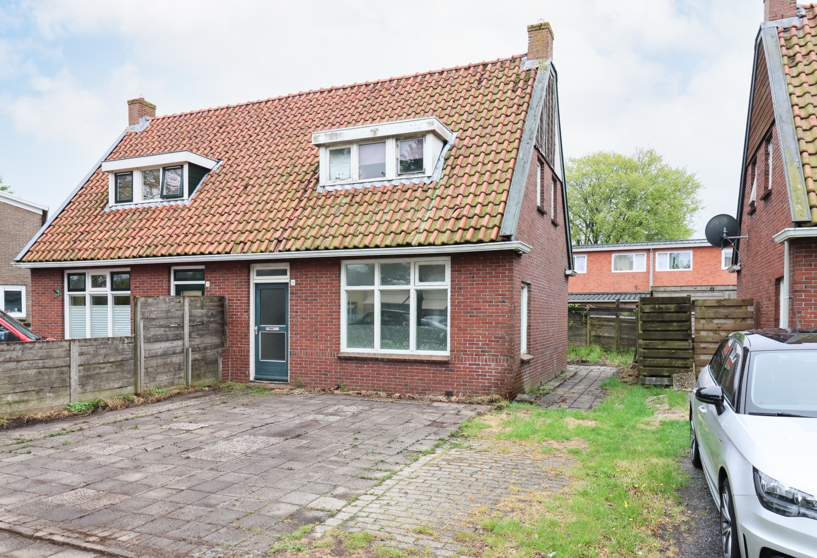 Twee-onder-één-kap te koop: Tijnjedijk 140, Leeuwarden
