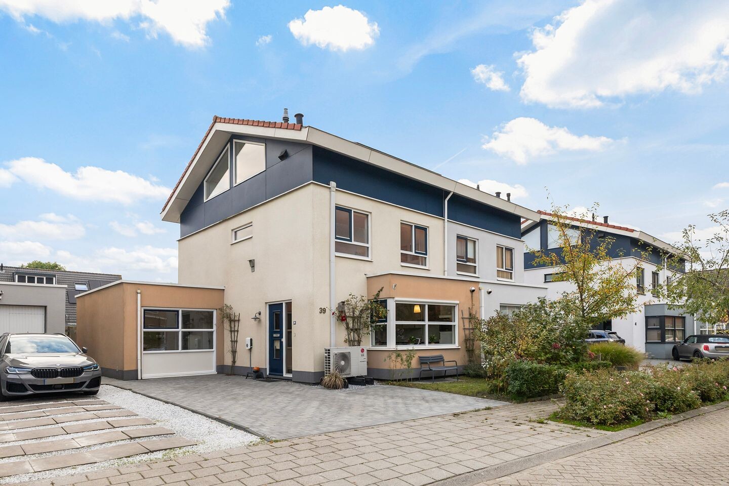 Twee-onder-één-kap te koop: De Gronzen 39, Leeuwarden