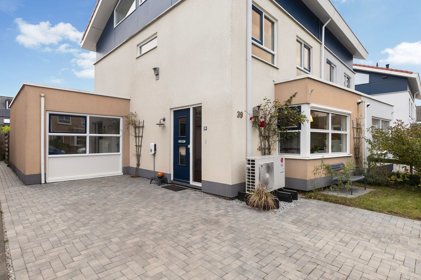 Twee-onder-één-kap te koop: De Gronzen 39, Leeuwarden