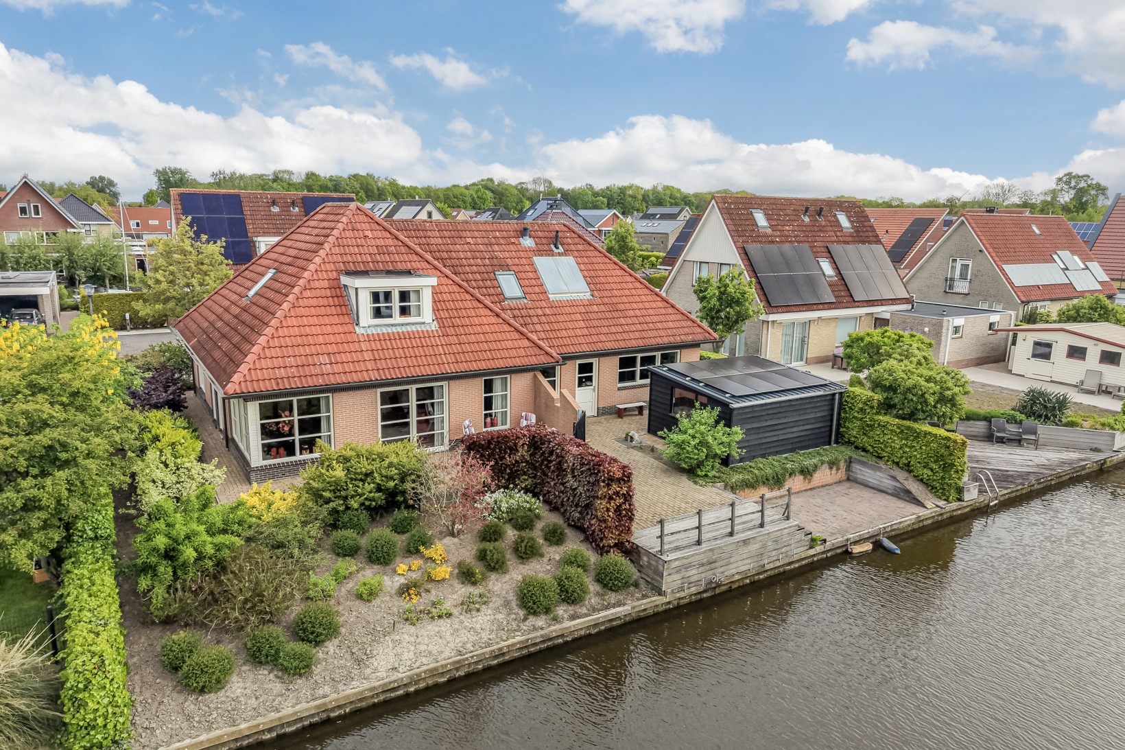 Vrijstaande woning te koop: Eeltsjemar 13, Leeuwarden