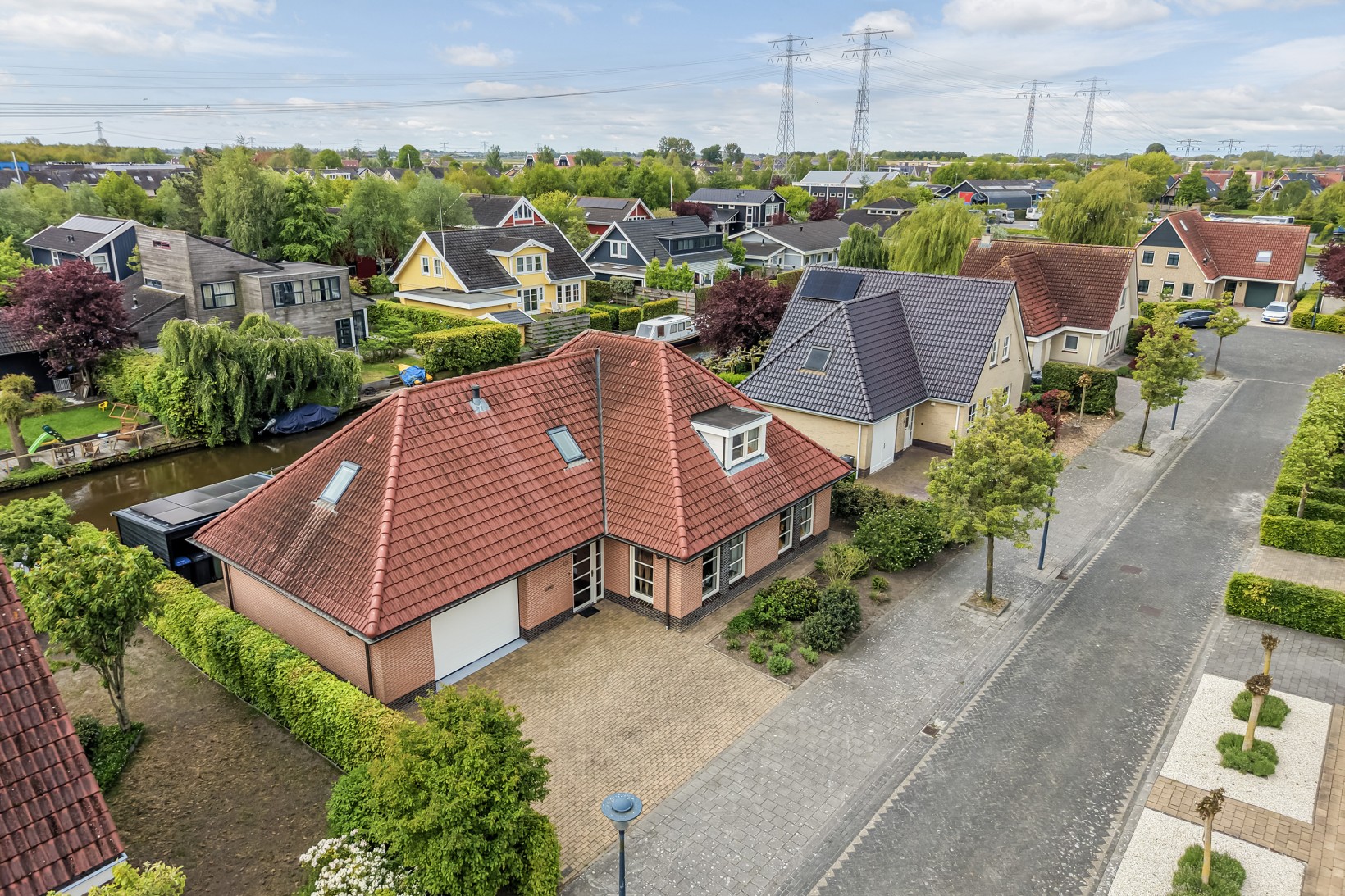 Vrijstaande woning te koop: Eeltsjemar 13, Leeuwarden