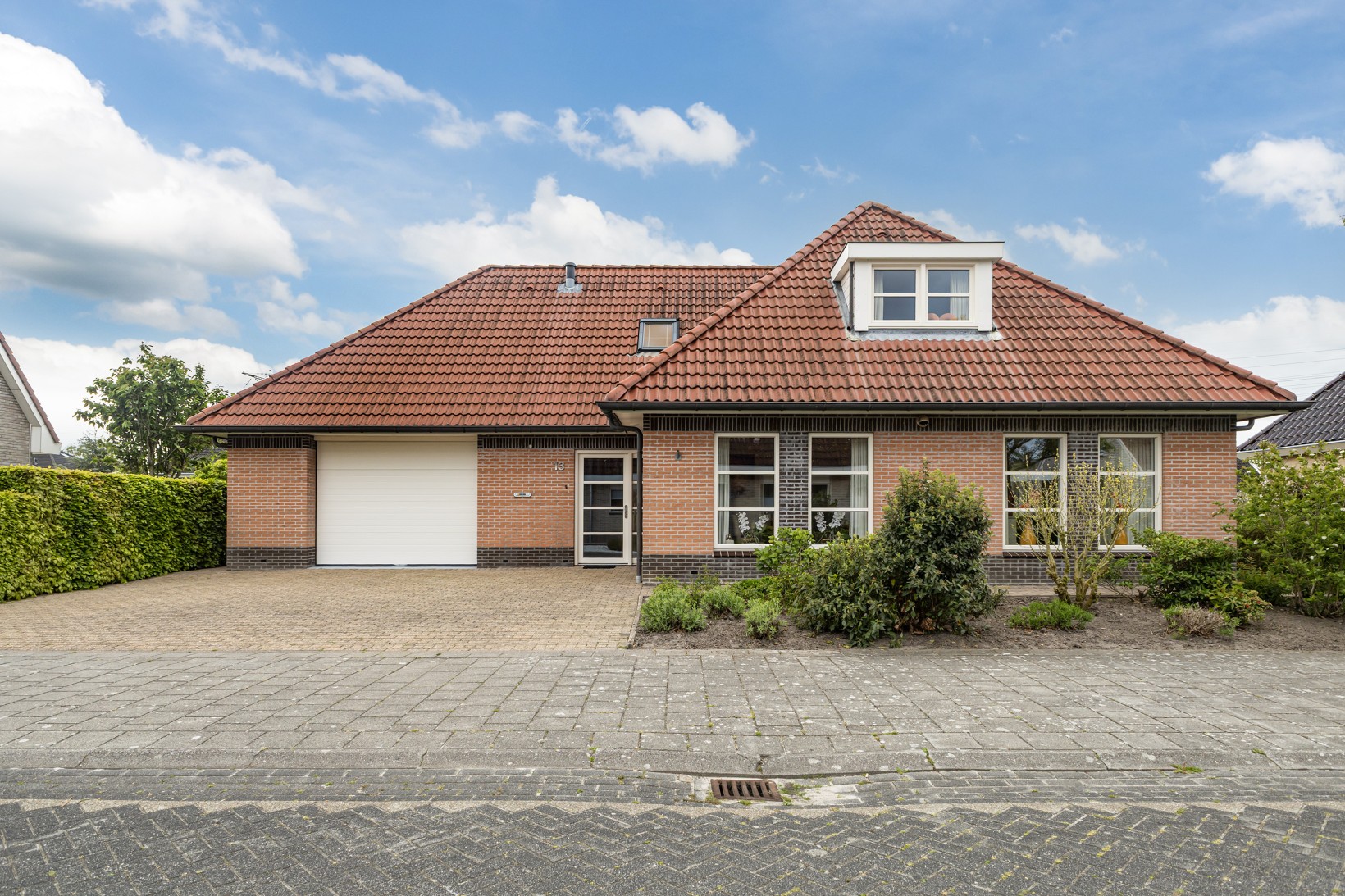 Vrijstaande woning te koop: Eeltsjemar 13, Leeuwarden