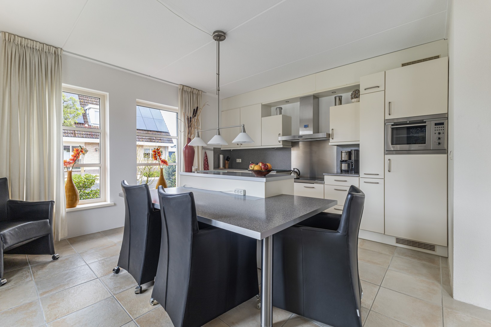 Vrijstaande woning te koop: Eeltsjemar 13, Leeuwarden