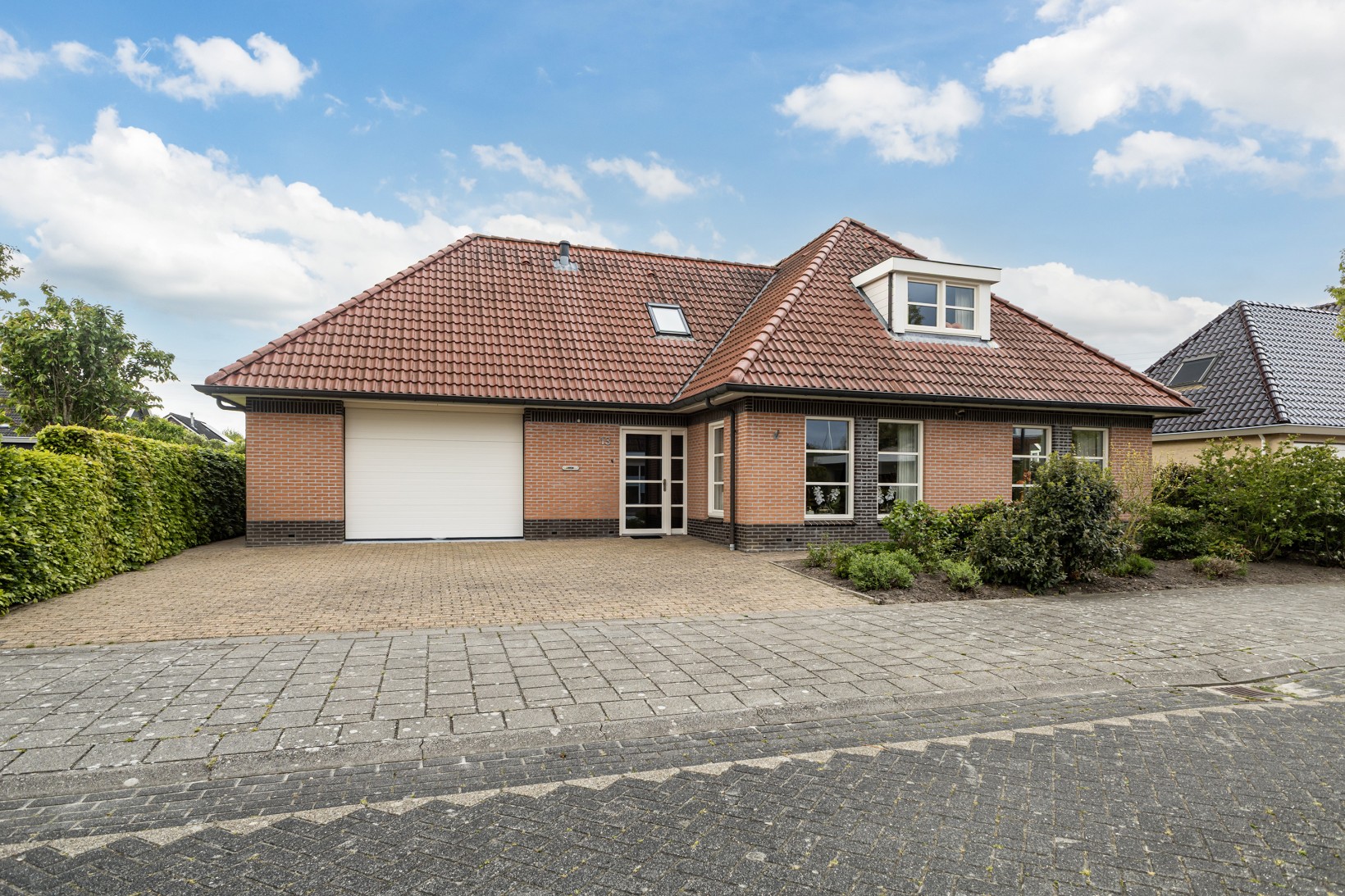 Vrijstaande woning te koop: Eeltsjemar 13, Leeuwarden