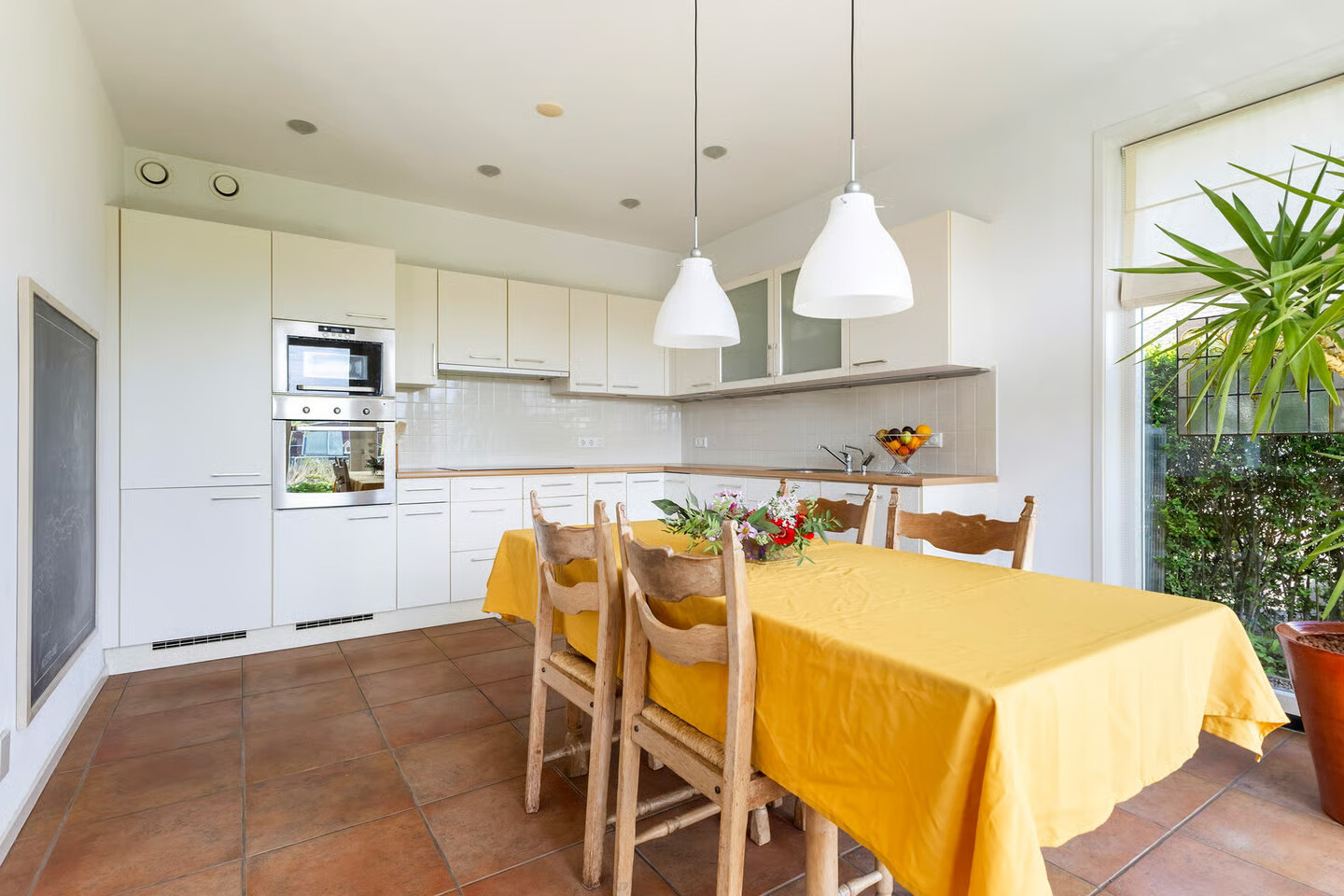 Vrijstaande woning te koop: Ytsjesân 65, Leeuwarden