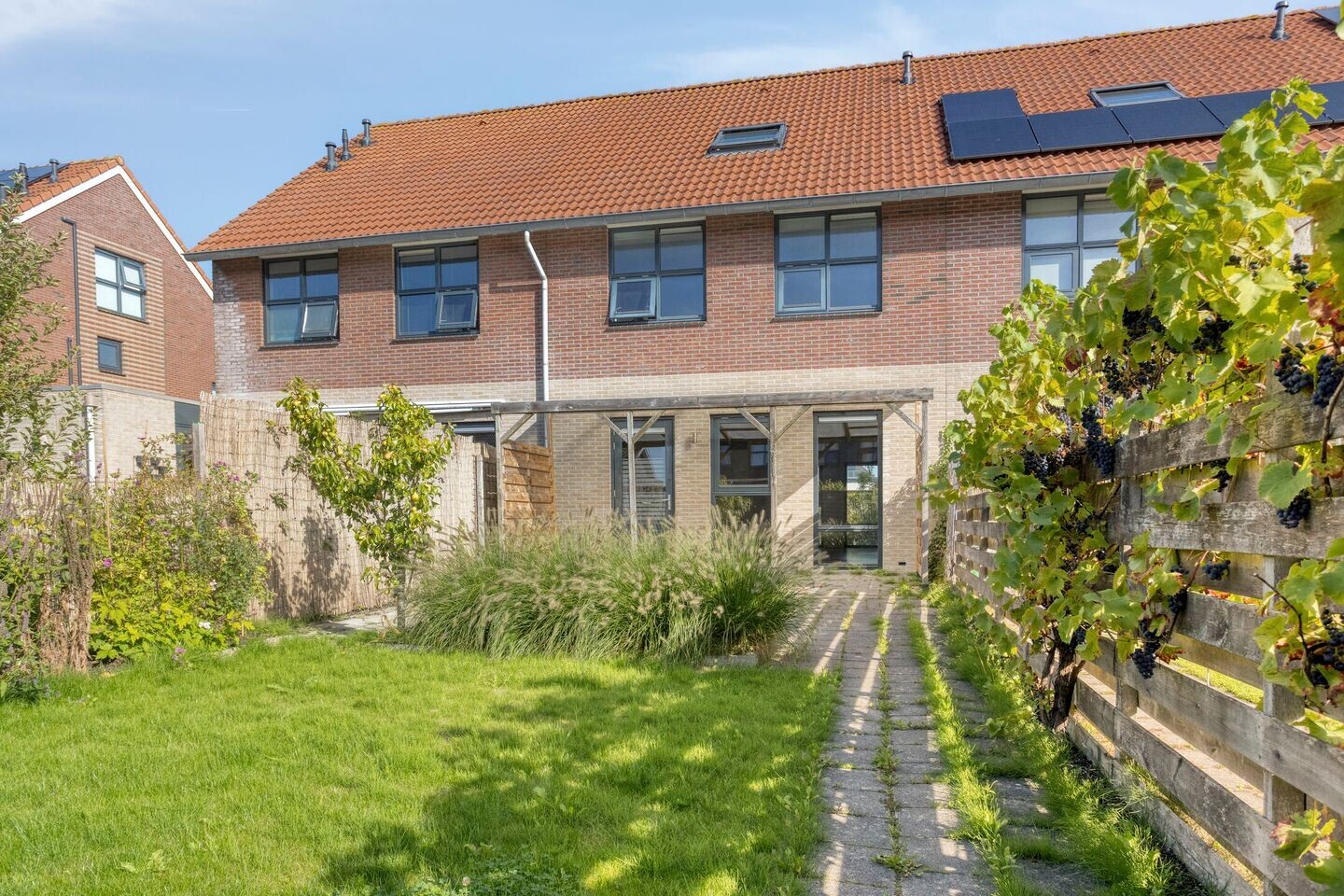Tussenwoning te koop: Frouwesân 32, Leeuwarden