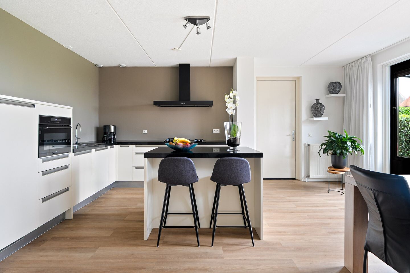 Twee-onder-één-kap te koop: Frouwesân 42, Leeuwarden