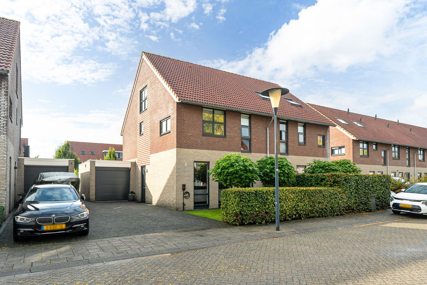 Twee-onder-één-kap te koop: Frouwesân 42, Leeuwarden