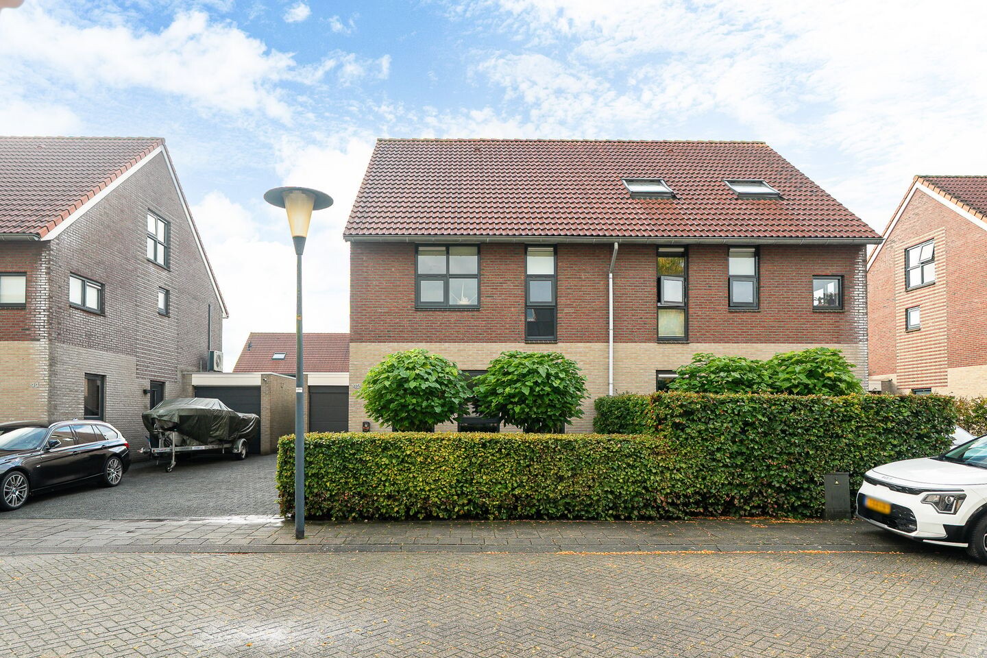 Twee-onder-één-kap te koop: Frouwesân 42, Leeuwarden