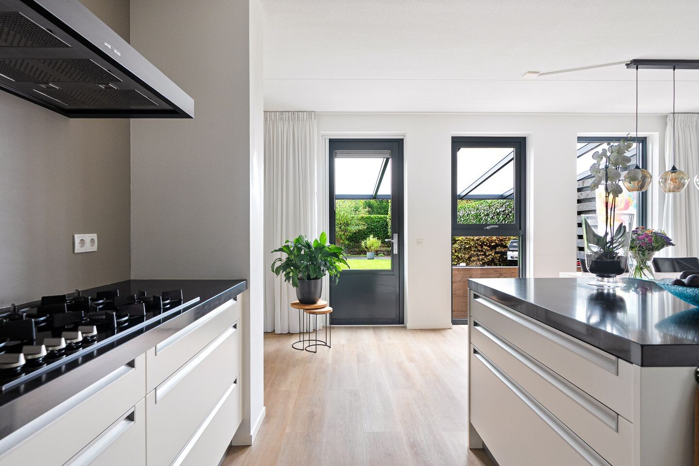 Twee-onder-één-kap te koop: Frouwesân 42, Leeuwarden