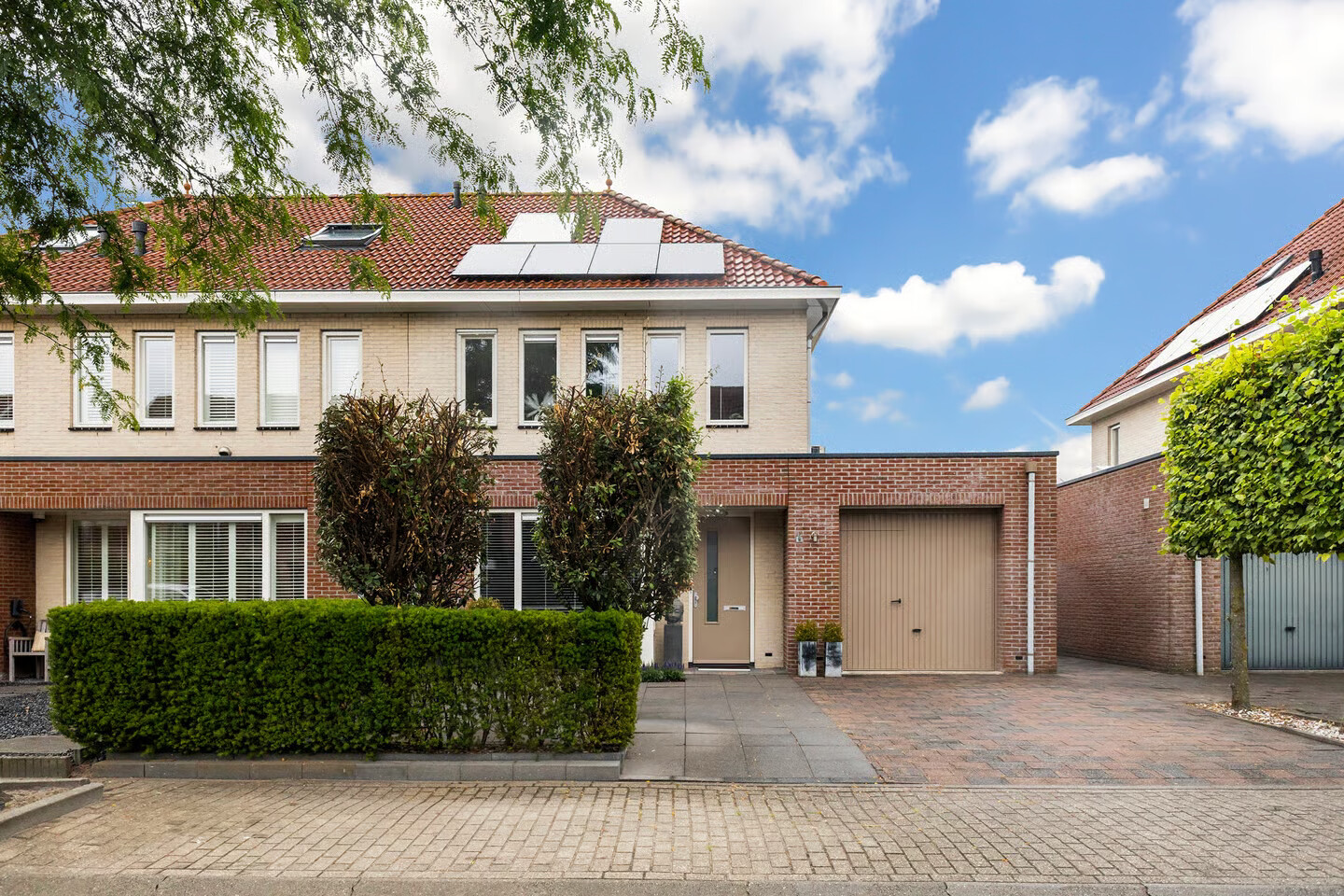 Twee-onder-één-kap te koop: Frouwesân 71, Leeuwarden