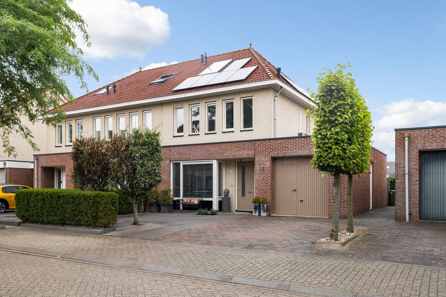 Twee-onder-één-kap te koop: Frouwesân 71, Leeuwarden