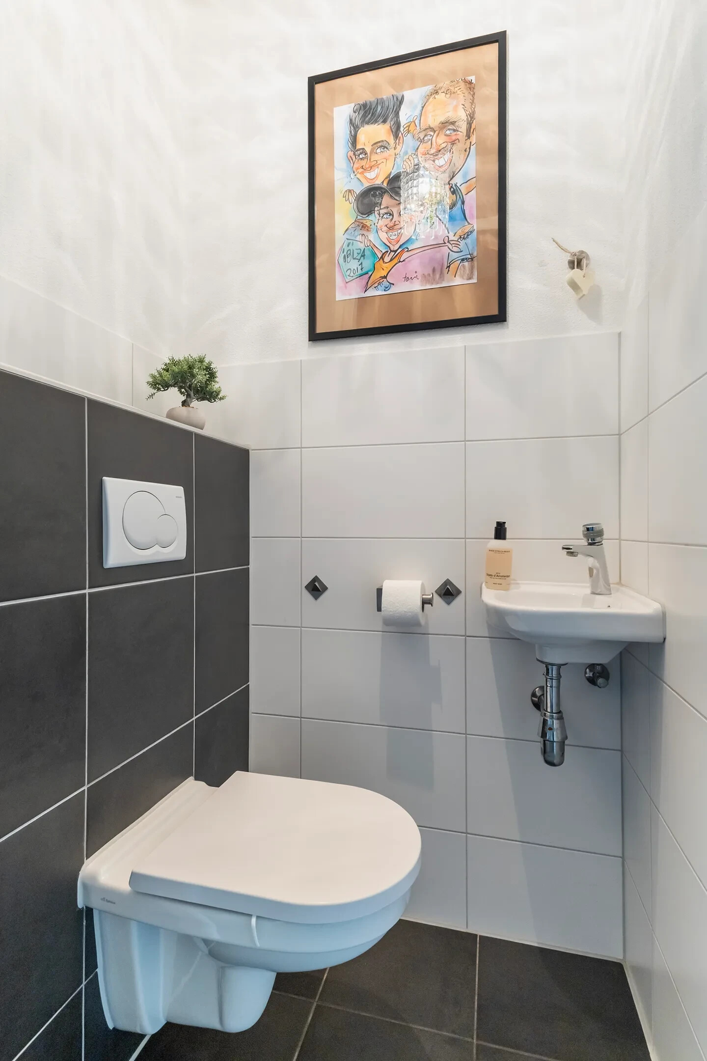 Twee-onder-één-kap te koop: Frouwesân 71, Leeuwarden