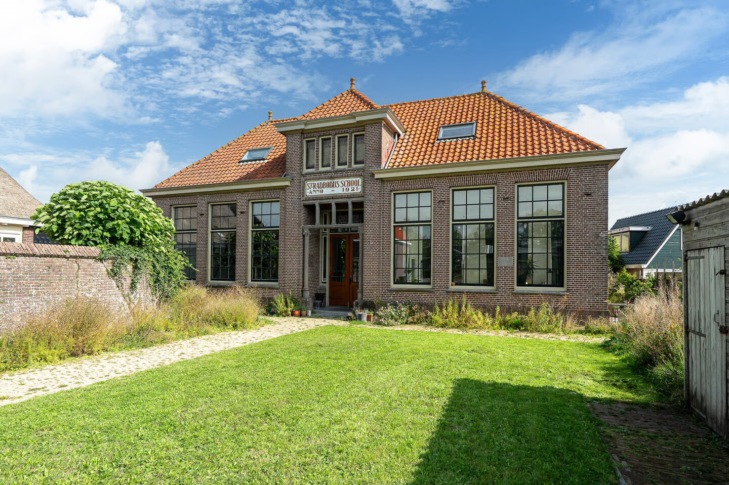 Twee-onder-één-kap te koop: It Heech 9, Dronryp