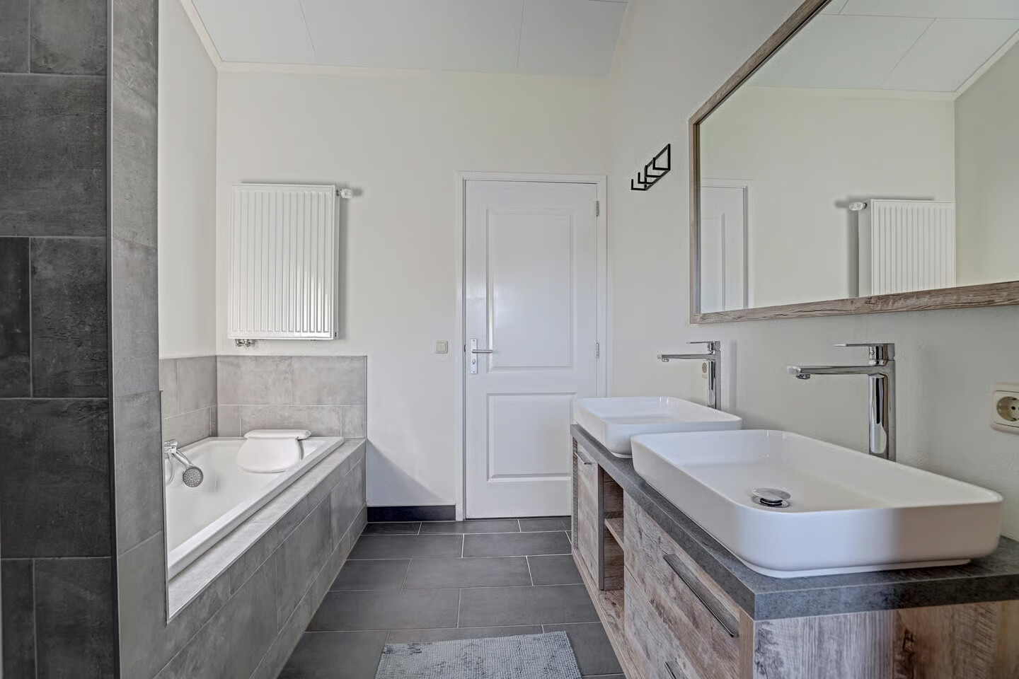 Vrijstaande woning te koop: Nieuwe Straatweg 41, Gytsjerk