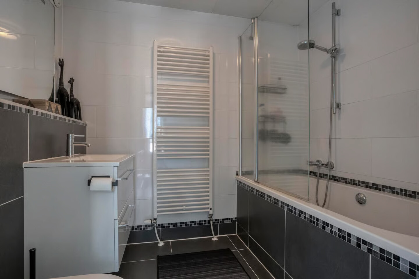 Twee-onder-één-kap te koop: Westfrisestraat 14, St.-Annaparochie
