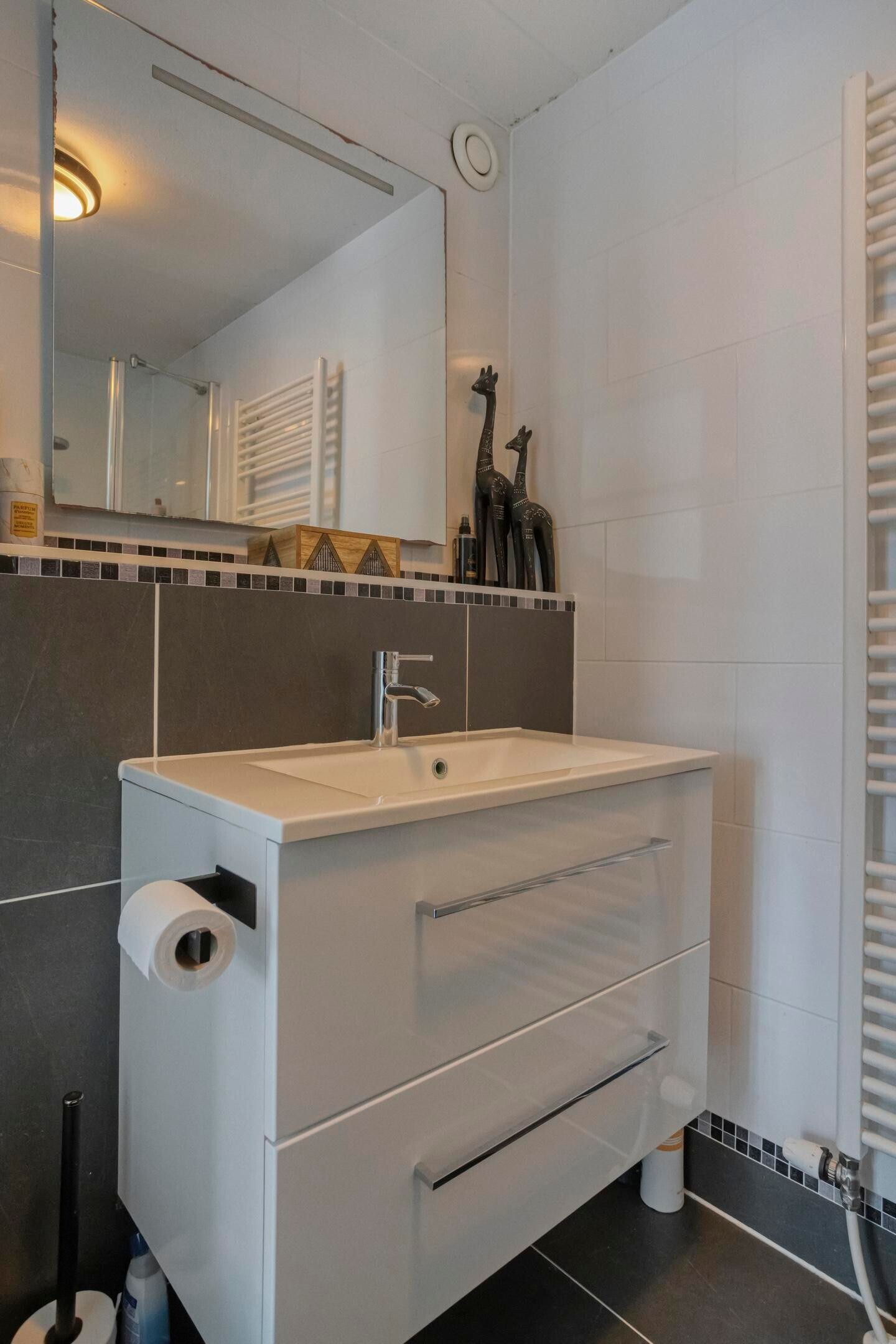 Twee-onder-één-kap te koop: Westfrisestraat 14, St.-Annaparochie