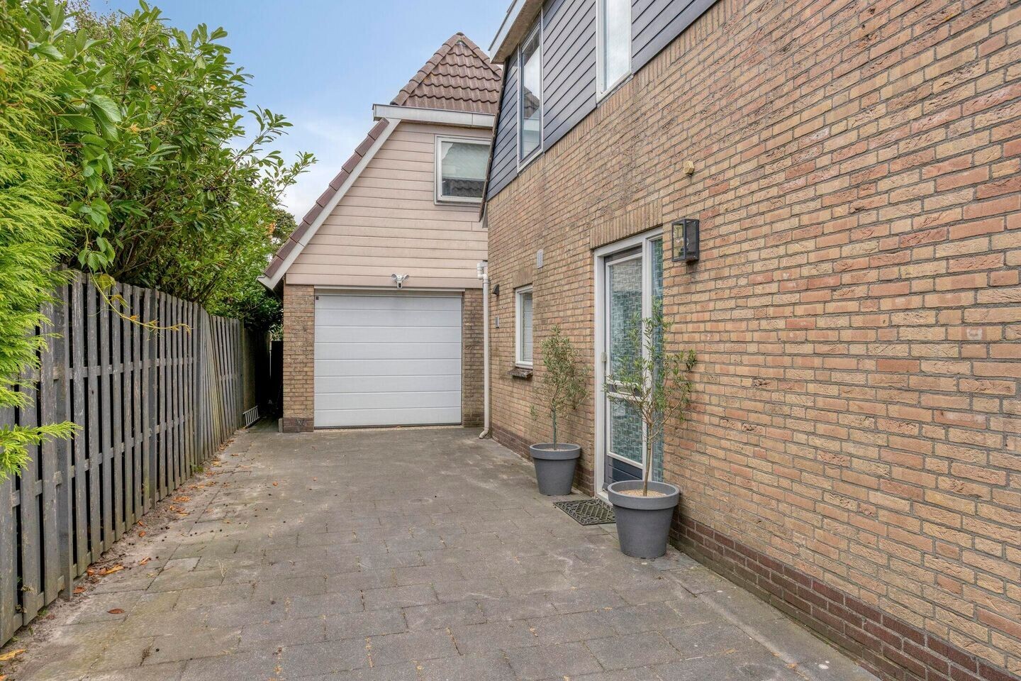 Twee-onder-één-kap te koop: Westfrisestraat 14, St.-Annaparochie