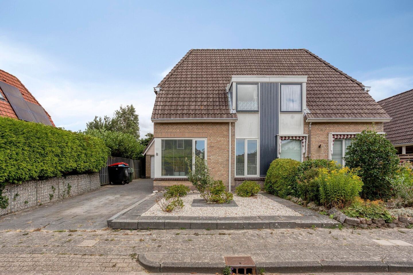 Twee-onder-één-kap te koop: Westfrisestraat 14, St.-Annaparochie