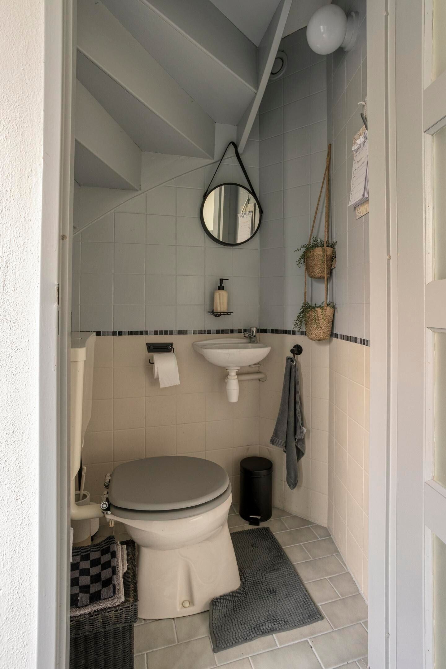 Twee-onder-één-kap te koop: Westfrisestraat 14, St.-Annaparochie