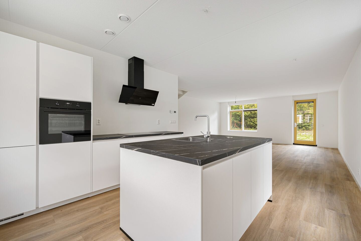 Hoekwoning te koop: van Wijngaardenstraat 78, St.-Jacobiparochie