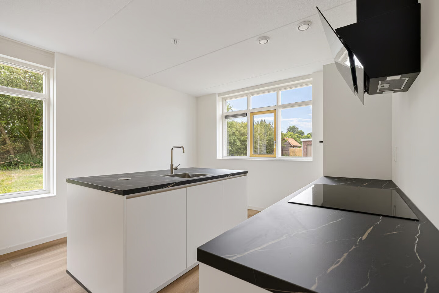 Hoekwoning te koop: van Wijngaardenstraat 78, St.-Jacobiparochie