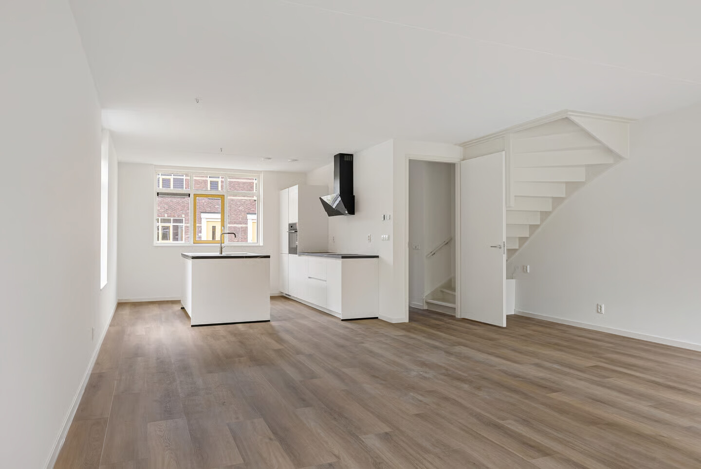 Hoekwoning te koop: van Wijngaardenstraat 78, St.-Jacobiparochie