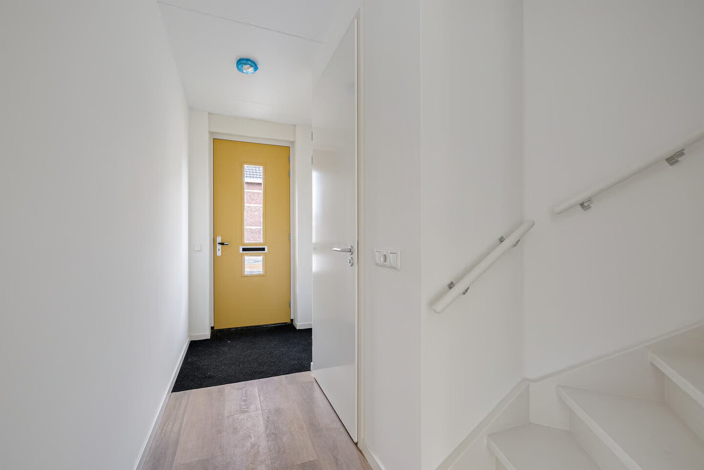 Hoekwoning te koop: van Wijngaardenstraat 78, St.-Jacobiparochie