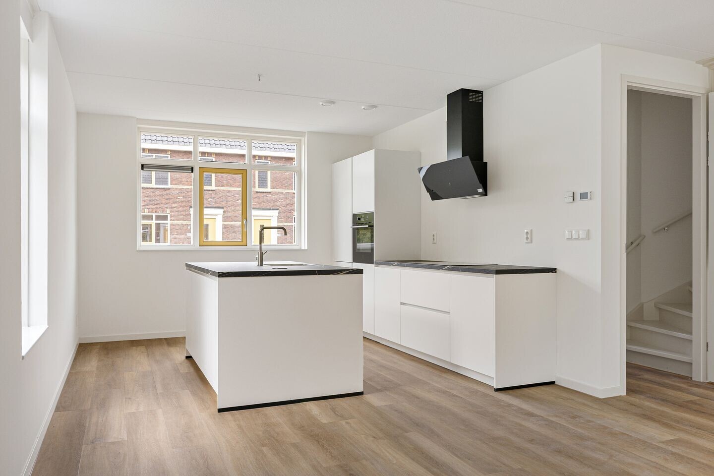 Hoekwoning te koop: van Wijngaardenstraat 78, St.-Jacobiparochie