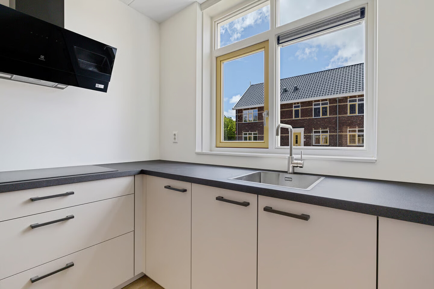 Woning te koop: van Wijngaardenstraat 82, St.-Jacobiparochie