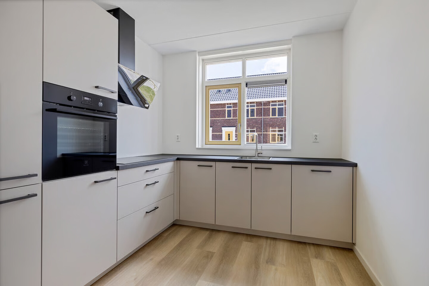 Woning te koop: van Wijngaardenstraat 82, St.-Jacobiparochie