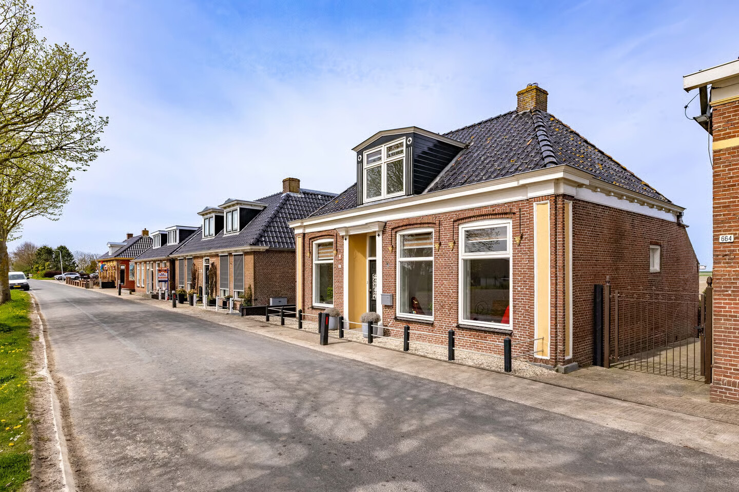 Vrijstaande woning te koop: Oudebildtdijk 666, St.-Jacobiparochie
