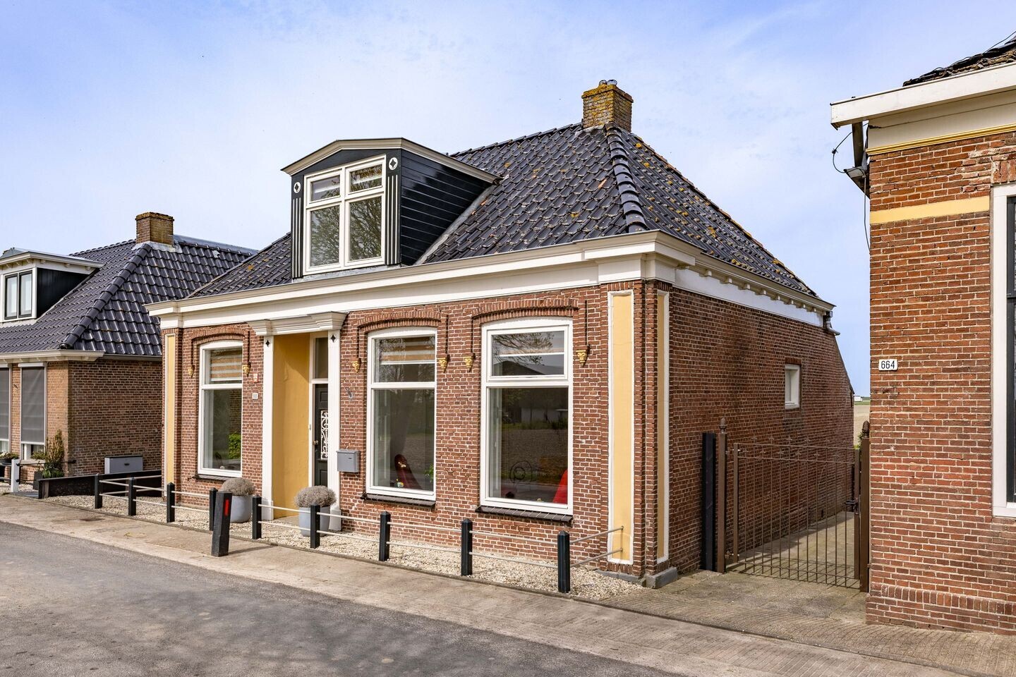 Vrijstaande woning te koop: Oudebildtdijk 666, St.-Jacobiparochie