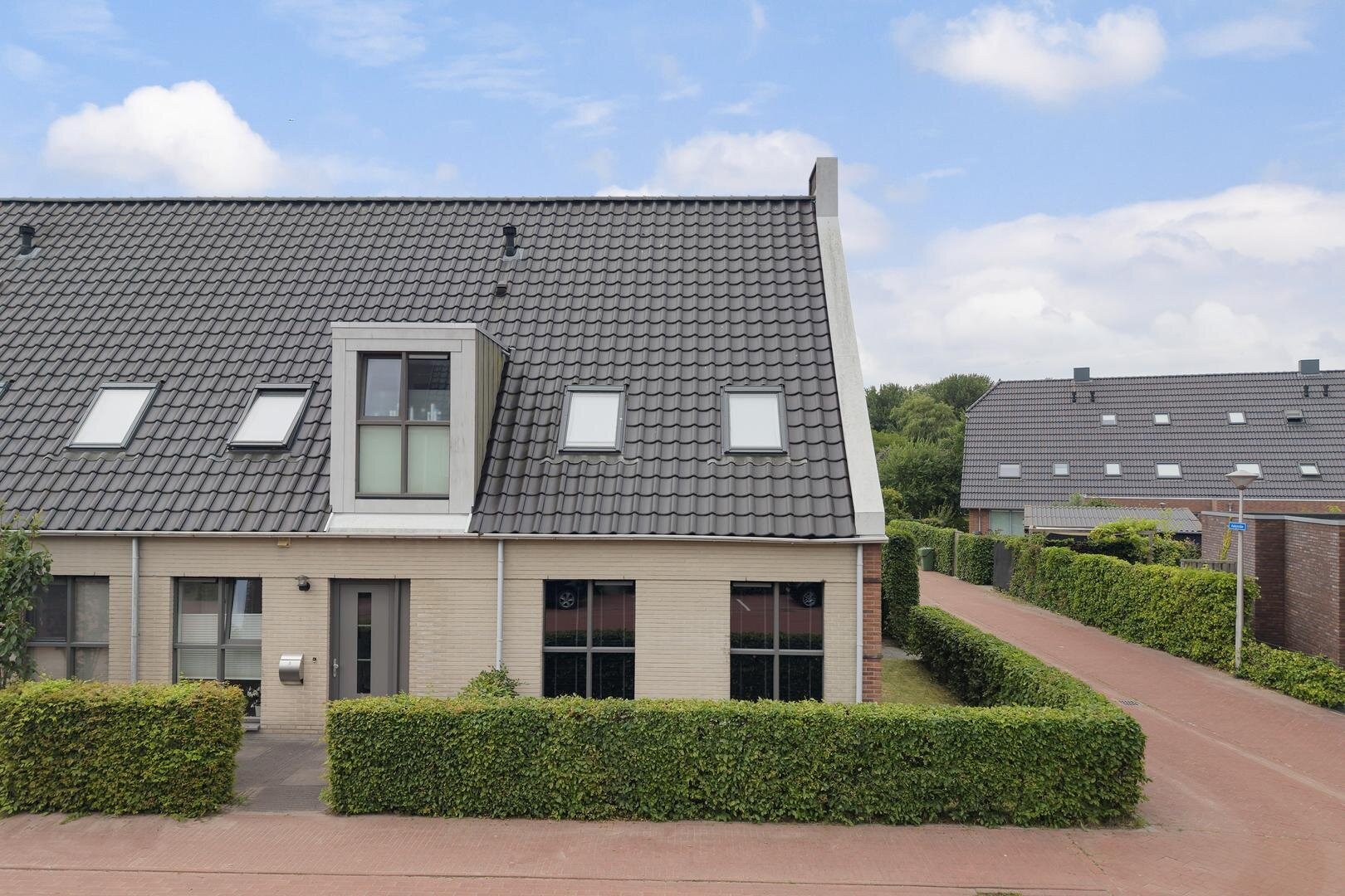 Hoekwoning te koop: Aukjeslân 4, Goutum