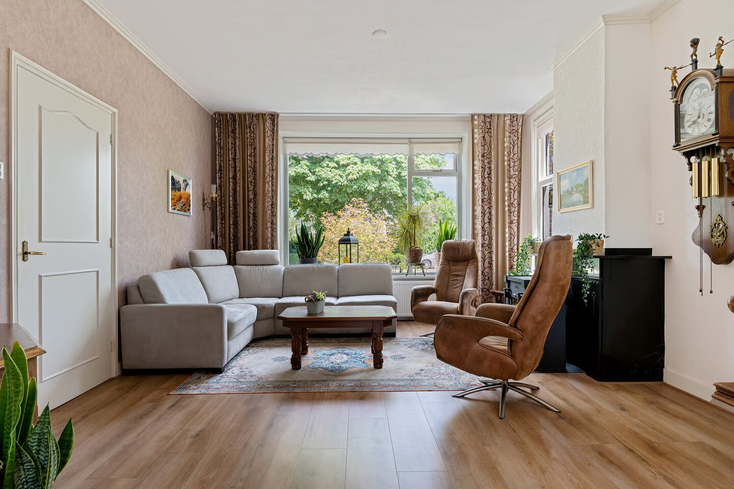Vrijstaande woning te koop: Stationsweg 38, Dokkum