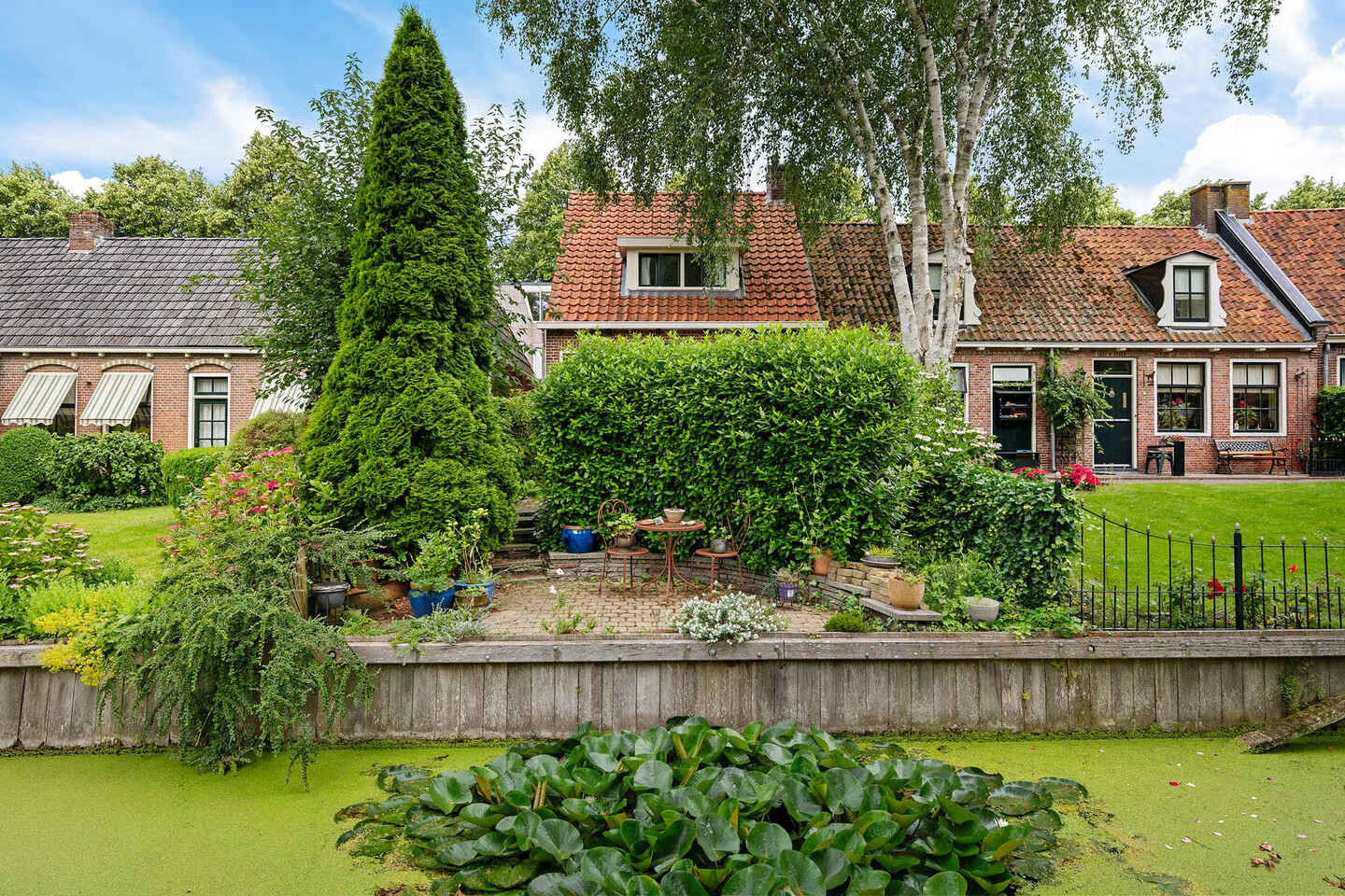 Hoekwoning te koop: Vrijgevochtenwaltje 16, Dokkum