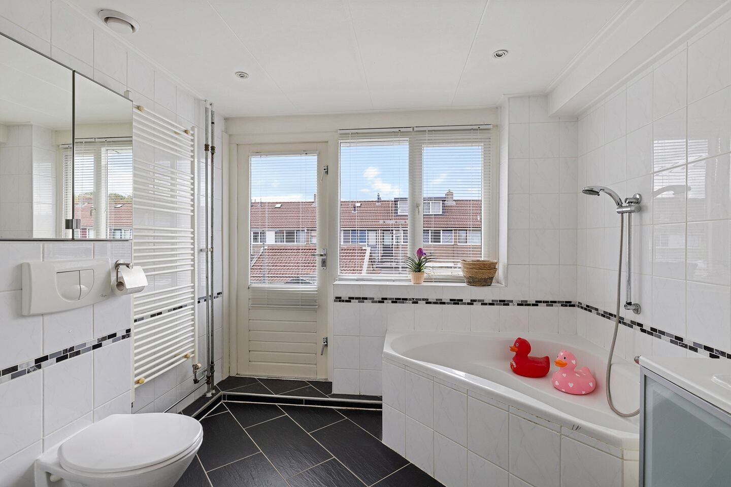 Tussenwoning te koop: De Ee 71, Drachten